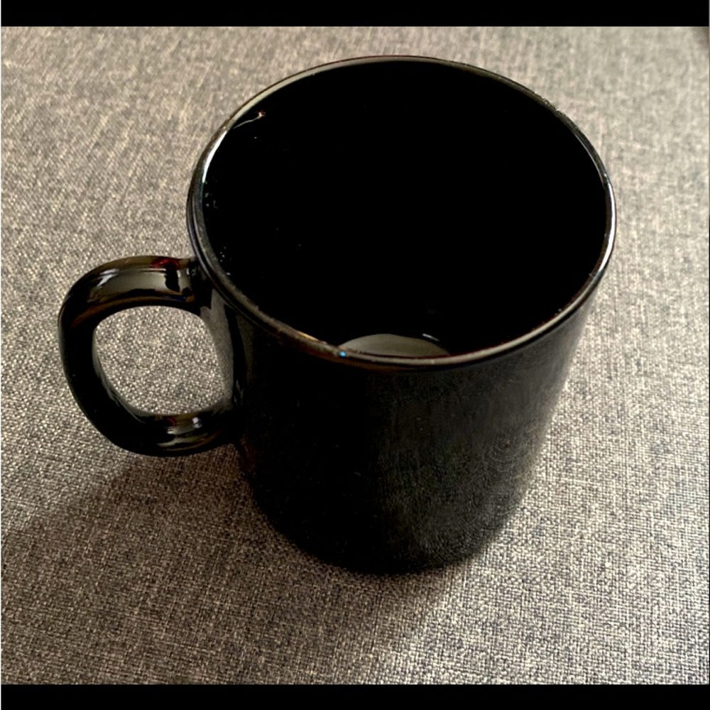 ARC coffee/milk cups black glass set of 4 (5 sets available)